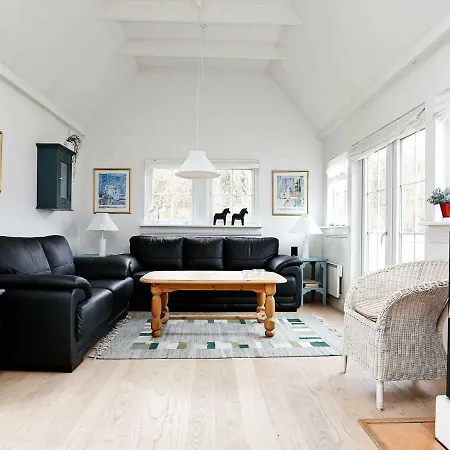 Three-bedroom Holiday In 1 * Vejby