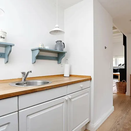 Ferienhaus Three-bedroom Holiday In 1 *