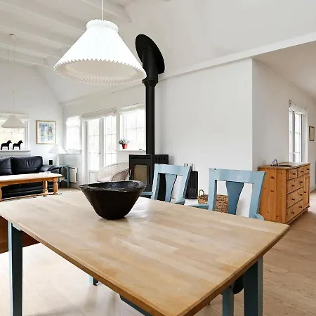Three-bedroom Holiday In 1 * Vejby