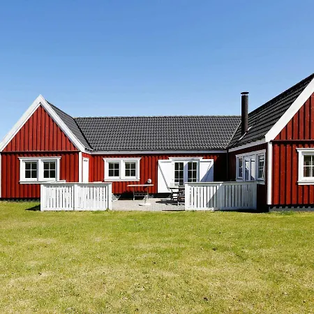 Ferienhaus Three-bedroom Holiday In 1 Vejby