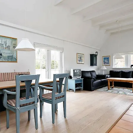 Three-bedroom Holiday In 1 * Vejby