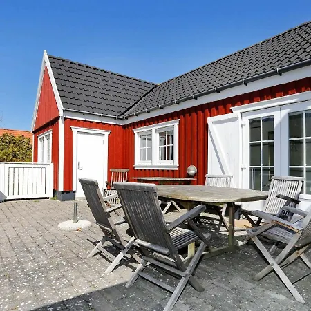 Ferienhaus Three-bedroom Holiday In 1 *