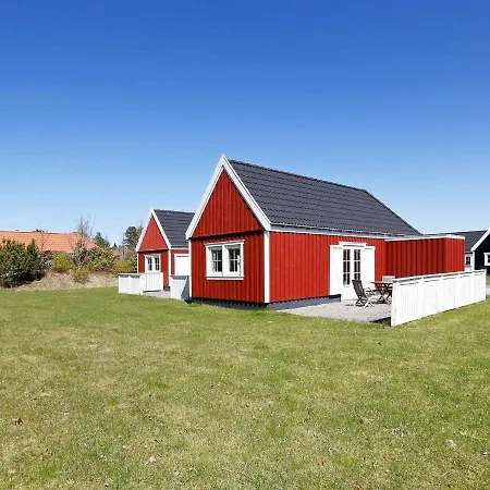 Three-bedroom Holiday In 1